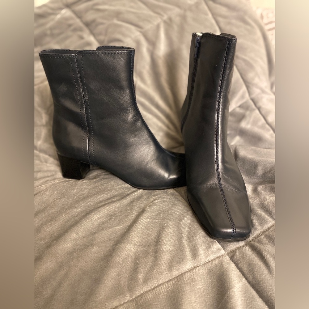 New with tags in the box. 9 1/2 medium dark navy blue nine W. booties.